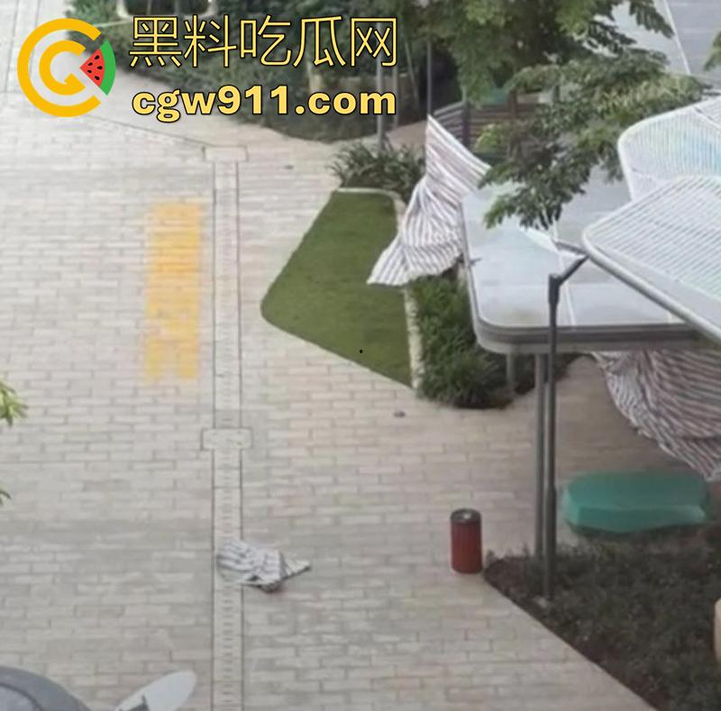 越南TikTok巨乳网红直播跳楼，被闺蜜出卖成大哥玩物，被男友报复流出性爱视频，女神形象尽毁，一跃而下当场身亡！-7