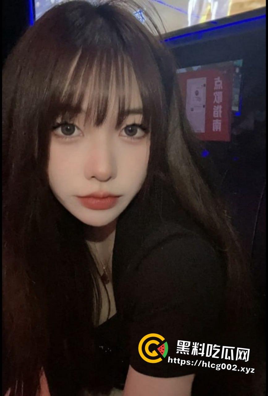 上海魅KTV极品颜值精神小妹与男友疯狂骑乘野战！白嫩的翘臀前后左右上下骑乘超带感！11-3