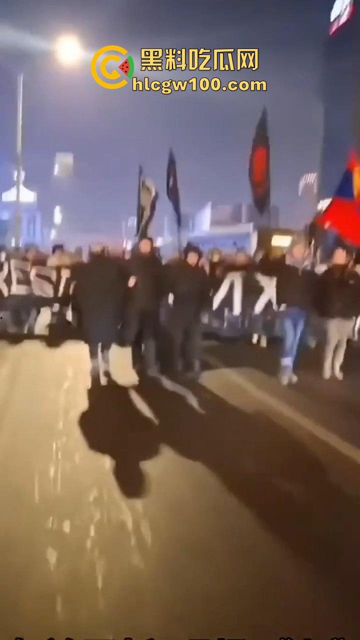 蒙古首都乌兰巴托市中心发生大规模示威游行，原来邻国也不是想象中的那么太平嘛-3