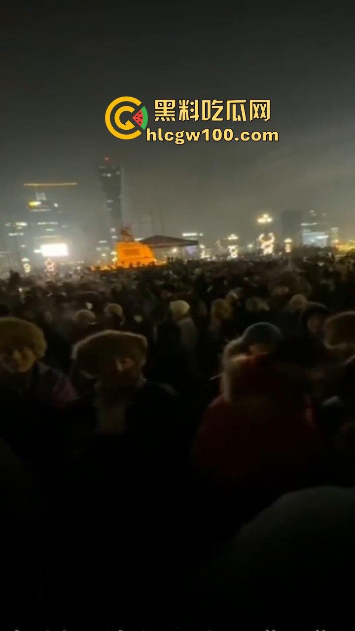 蒙古首都乌兰巴托市中心发生大规模示威游行，原来邻国也不是想象中的那么太平嘛-4