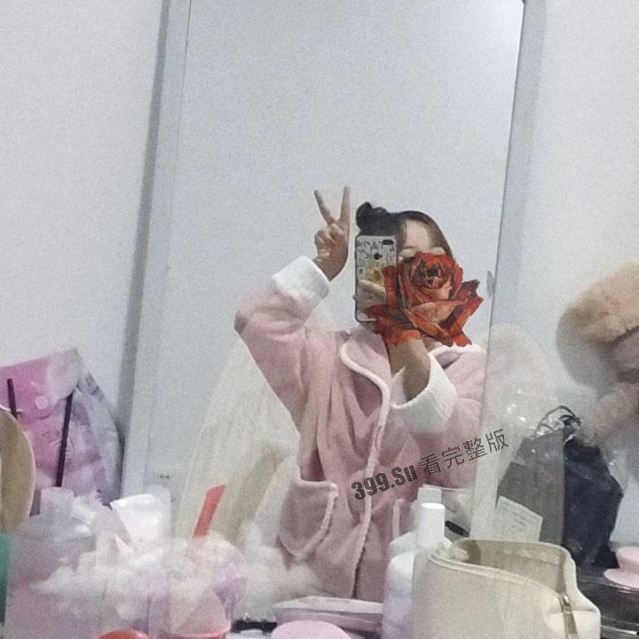 武汉传媒学院反差婊 黄美燕 背着男友偷情学长被曝光 黑丝肥鲍床上骚的一批！-3