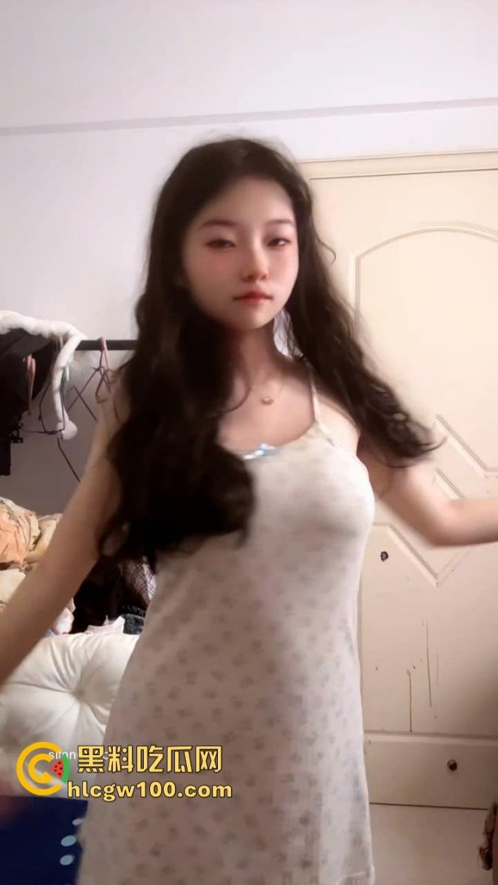 抖音极品小妖精【萌大奶】发浪视频让你血脉偾张 丰满身材巨乳肥臀妖娆舞姿一对巨乳抖不停!-19