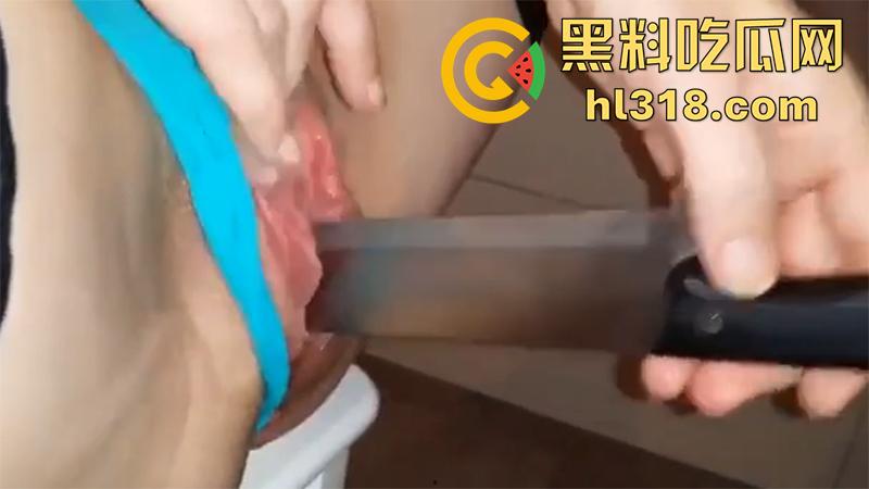 顶级烂逼母狗,水果刀插烂鲍鱼,倒立被爸爸暴力拳交,再把着翘臀后入啪啪,如此身材母狗谁能不爱!-1