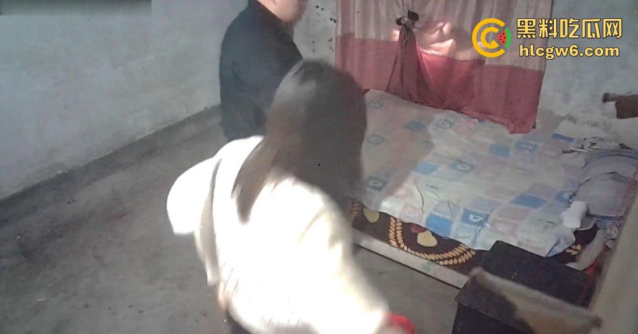 监控偷拍曝光 站街女怒接小鸟胖男百元一炮 75下秒完 平均每下1块3 兄弟真是按秒计费的性价比之王！-8