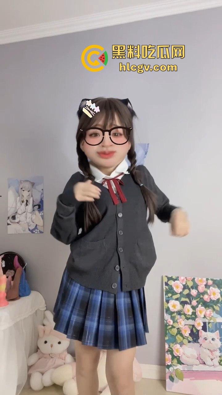 抖音网红开关灯变装骚操作之非常规抖音！美乳摇晃露乳撩人，灯光一暗一明，个个都让人上头！-10