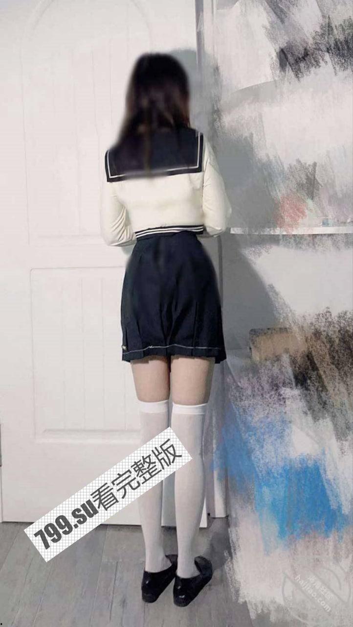 最新封神!乱伦大神迷恋『晓彤表妹』新作 - 彤彤和朋友打电话被我按倒爆操 多体位站炮内射-3