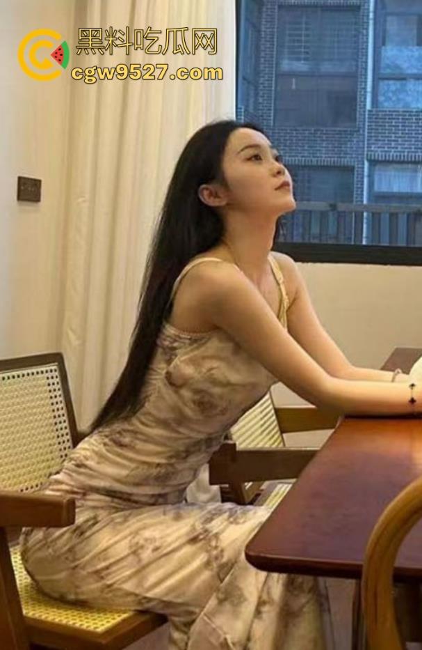 浙江工商大学高颜值女神【严妍】跟男友性爱视频曝光,御姐气质风情万种,黑丝露脸撸管必备的性感尤物!-1