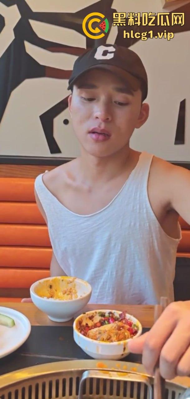 菊花残!博主【呆萌de小野兽】和美国老白男结婚了!被各类正能量大V集体曝光!-8