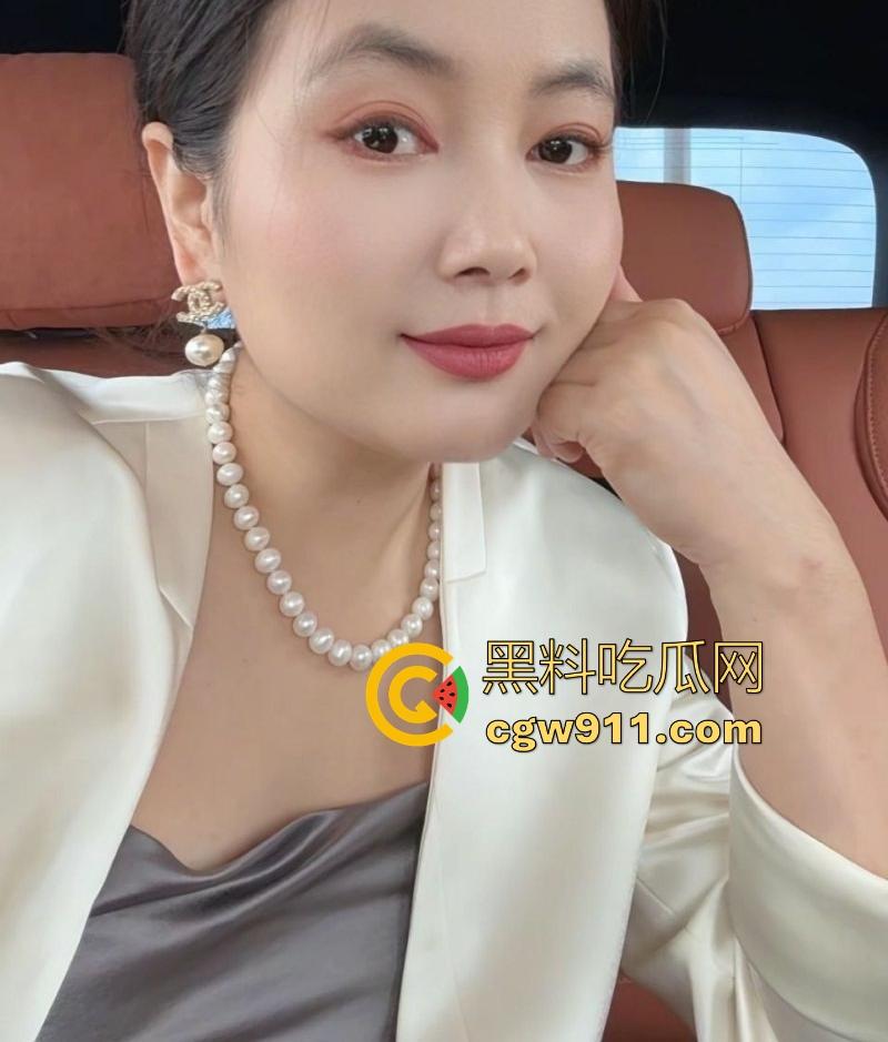 40岁上市公司高管微胖熟女约炮榨精，风韵犹存少妇包养小白脸，被各种姿势爆操，高潮不断浪叫连连！-1