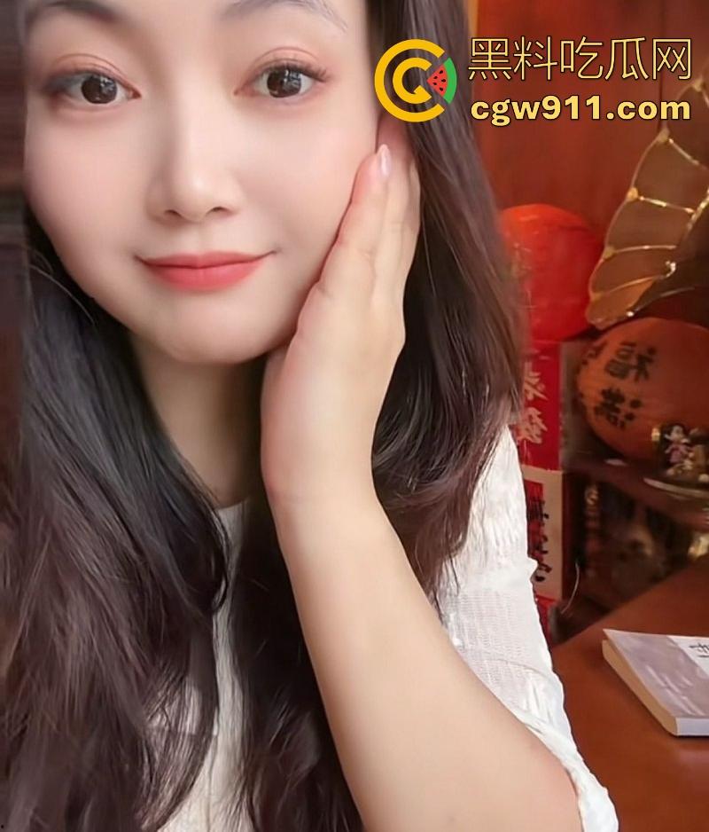 40岁上市公司高管微胖熟女约炮榨精，风韵犹存少妇包养小白脸，被各种姿势爆操，高潮不断浪叫连连！-3