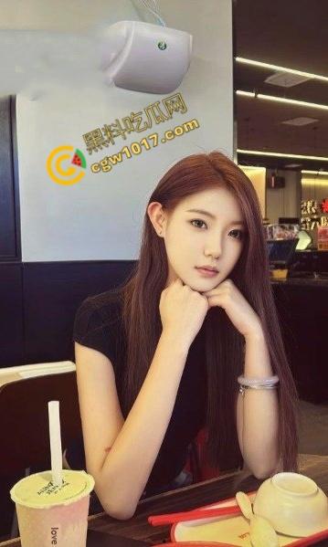 北京女大学生【张佳瑶】被金主包养视频泄密!露脸口交,舌尖拉丝,女上后入轮番爆操,淫液喷溅,画面刺激无比!-2