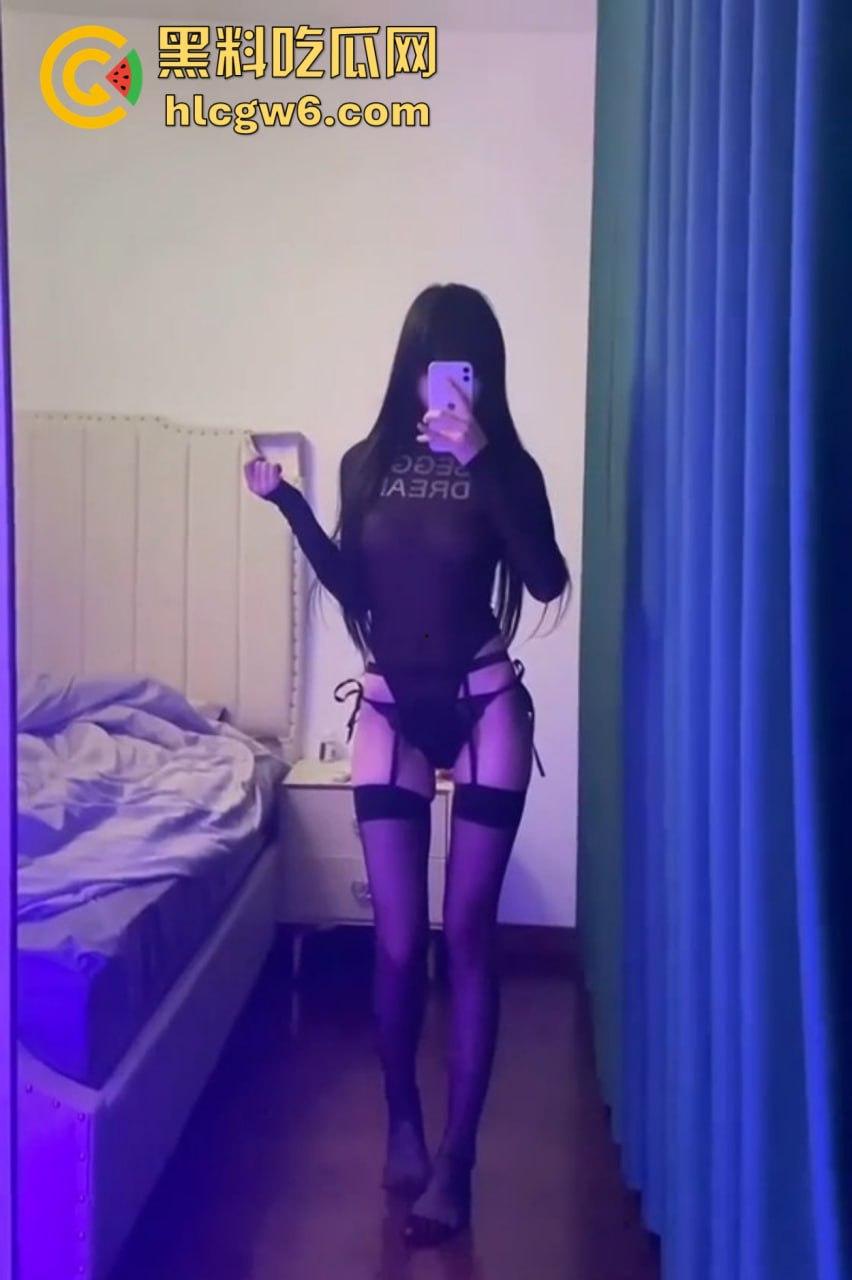 抖音高颜值网红23万粉丝的女神『 恋爱绝缘体』私密视频外流,可甜可萝秒变销魂尤物,高价定制曝光!-9