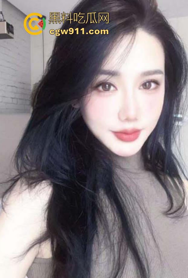 海角乱伦，趁姐姐洗碗的时候，拉下她的红色内裤，扣出水后爆操她，后入推臀无套内射！-2