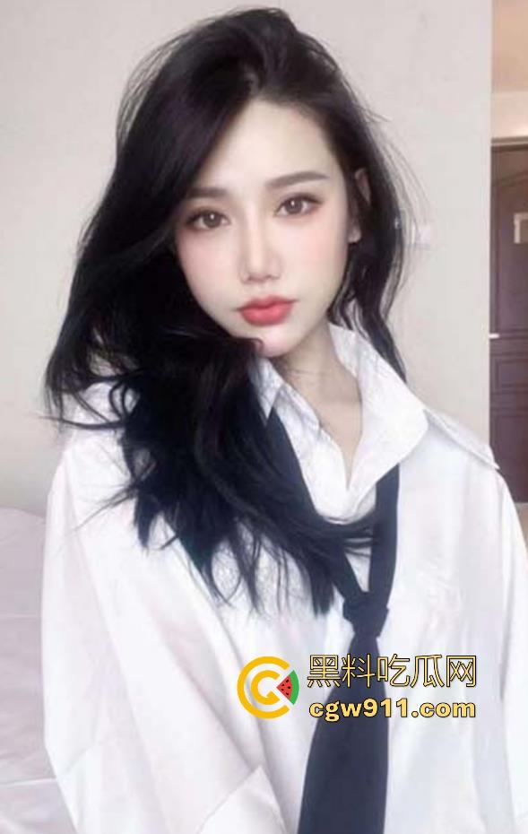 海角乱伦，趁姐姐洗碗的时候，拉下她的红色内裤，扣出水后爆操她，后入推臀无套内射！-3