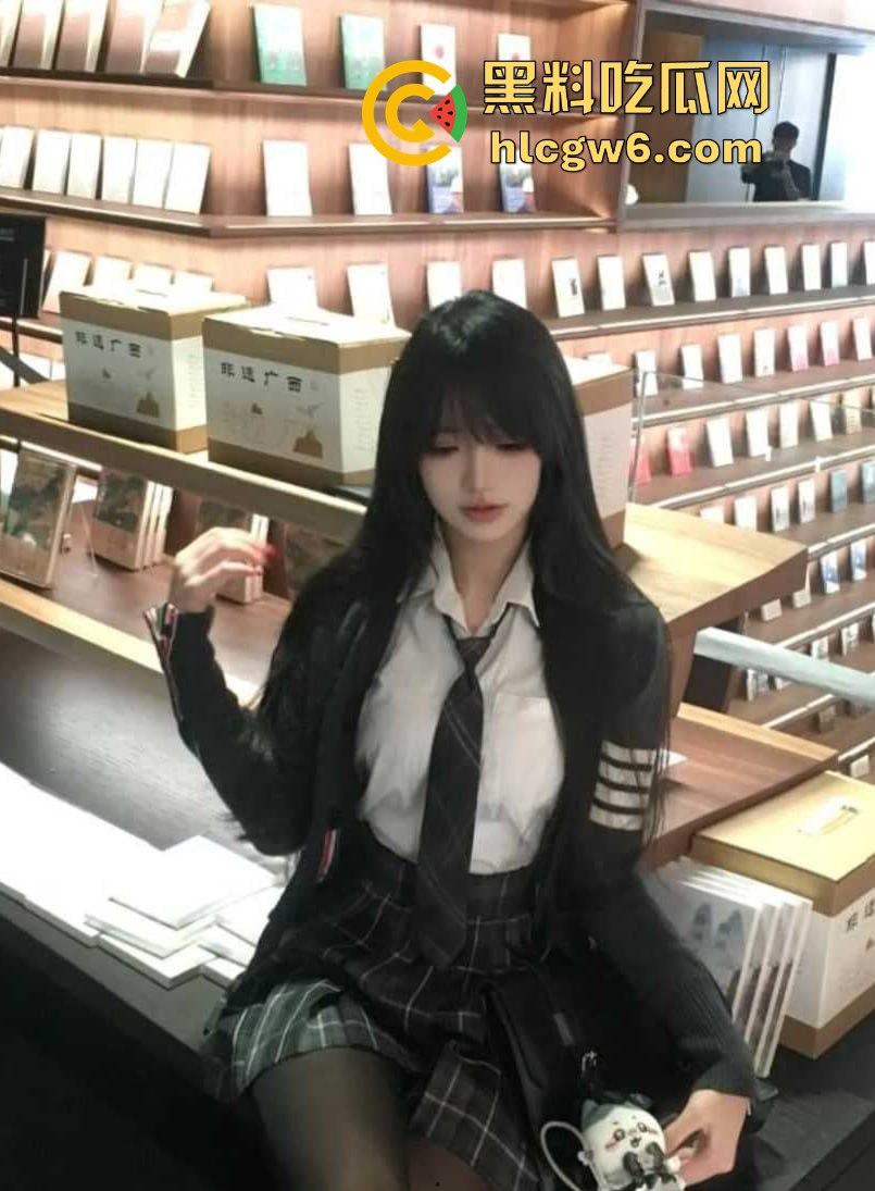 抖音高颜值网红23万粉丝的女神『 恋爱绝缘体』私密视频外流,可甜可萝秒变销魂尤物,高价定制曝光!-13