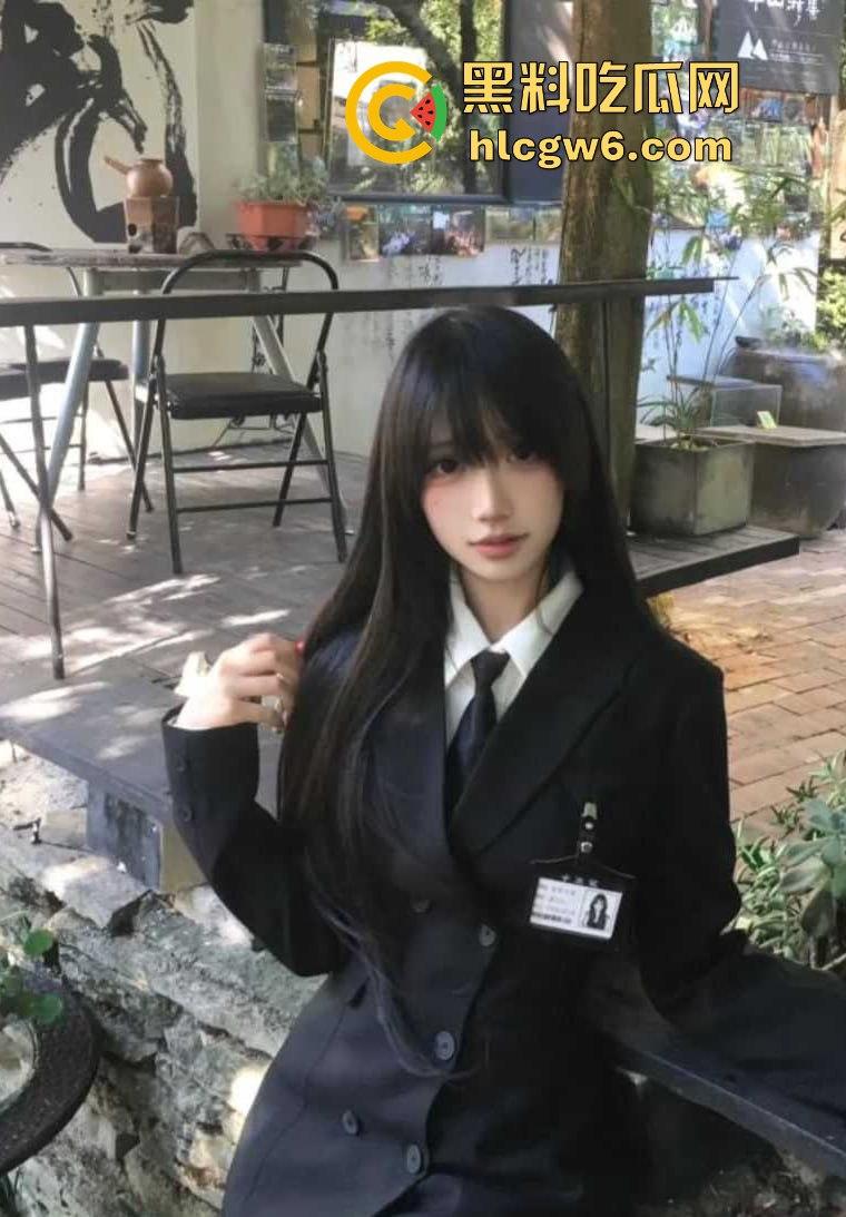 抖音高颜值网红23万粉丝的女神『 恋爱绝缘体』私密视频外流,可甜可萝秒变销魂尤物,高价定制曝光!-15