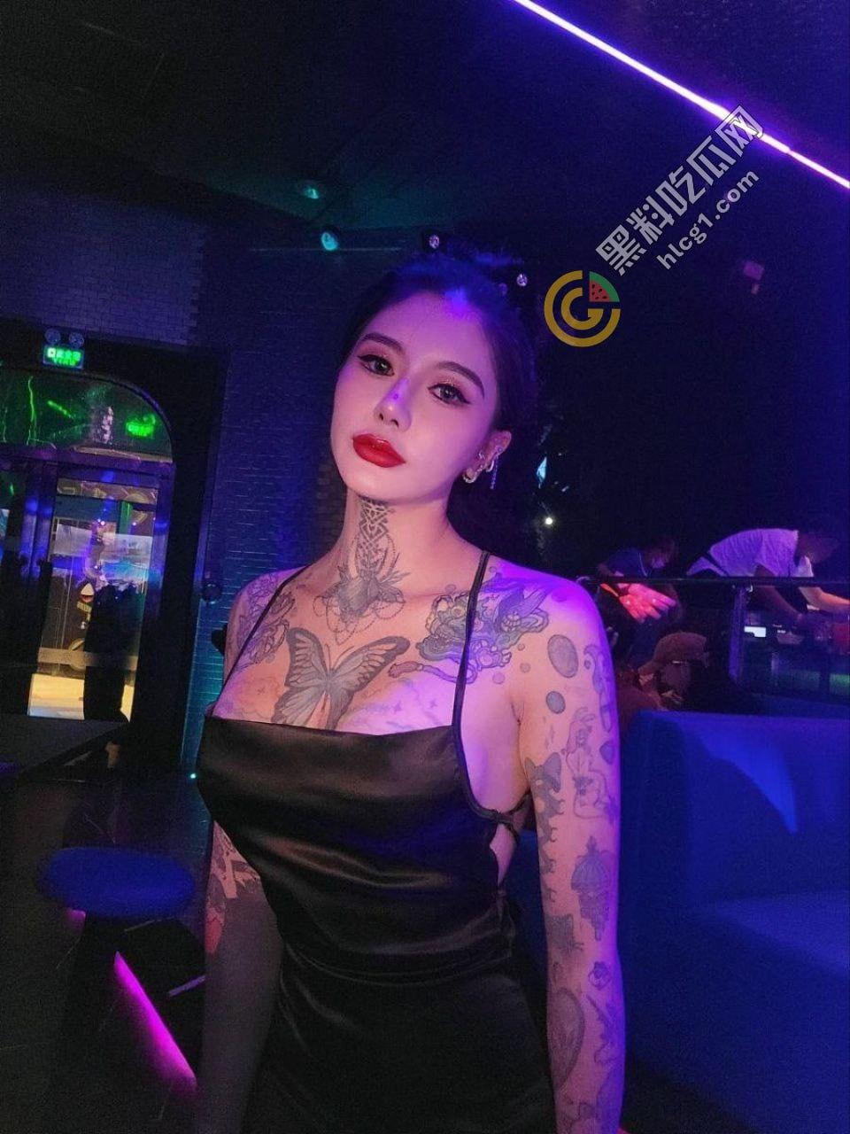 推特纹身网红龙猫情侣引爆网络，野性纹身与非主流情趣生活全曝光！-7