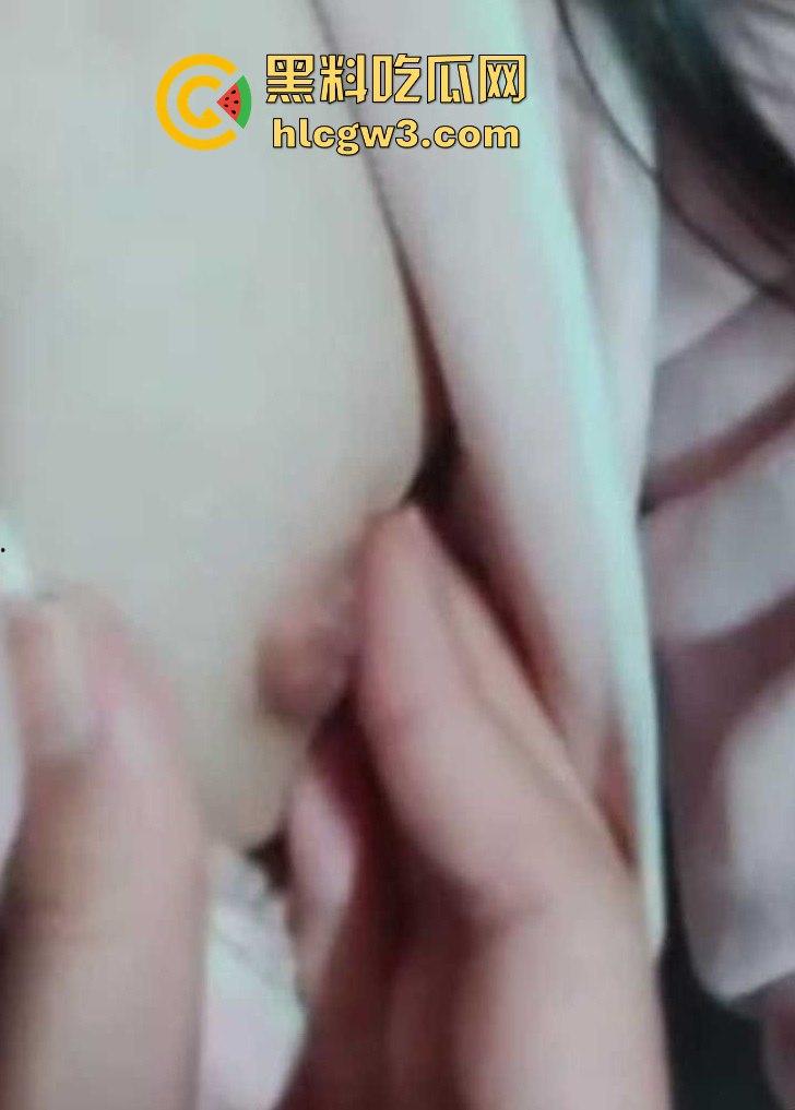 新交大三学姐【安倩文】床上骚到炸裂！粉色奶头被捏到娇喘连连，修长美腿夹得人动不了！-8