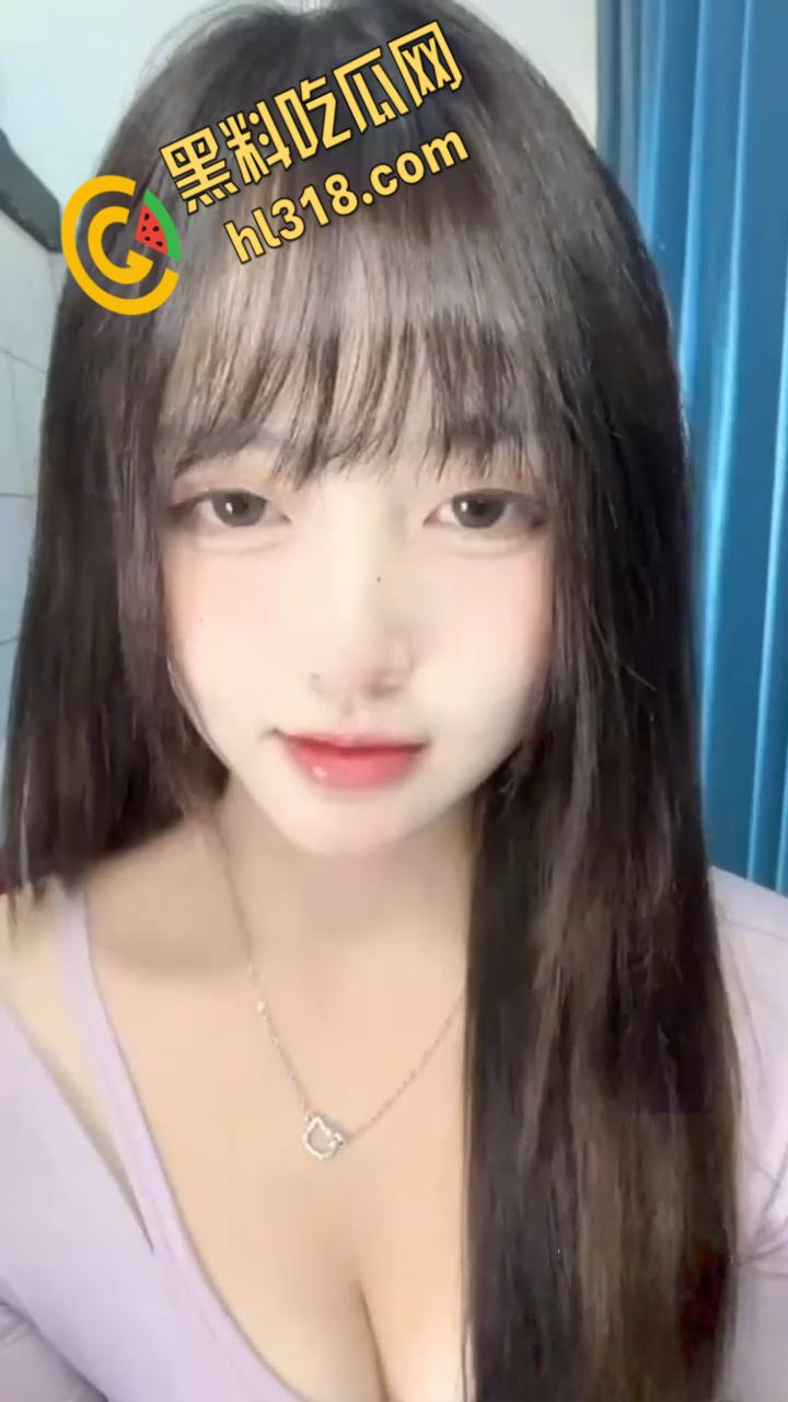 极品巨乳肥臀反差婊【恶霸咕噜咪】，金主定制福利姬视频，直播淫语擦边挑逗，这大尺度直播间居然不被封 !-2