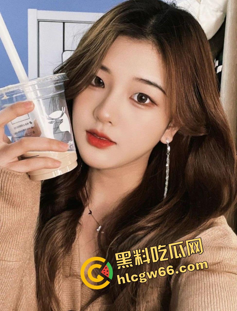 上海02年的『卫林敏』人模狗样，专供金主射精，绿帽男友绿得像青岛啤酒成全网最惨小表弟！-4