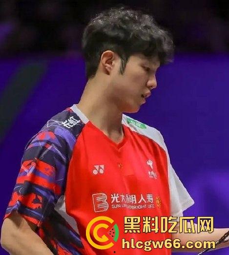 中国国家羽毛球队运动员【何济霆】未回应脚踏几条船事件 有被再爆出黑料 发视频大发脾气咄咄逼人！-1
