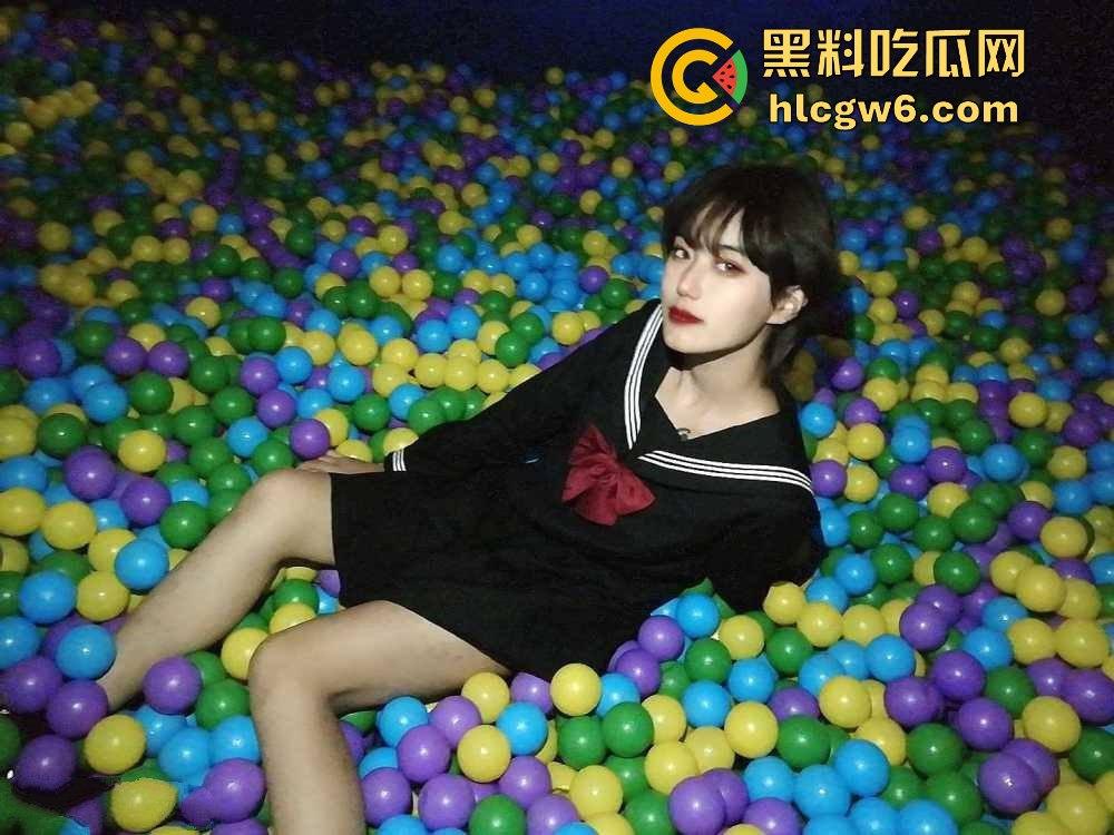 牛奶灌逼电击玩法炸裂上线,JK制服骚妹被逼里灌满牛奶吊起来玩电,奶水顺着腿狂流,全程骚叫浪到突破天际!-2