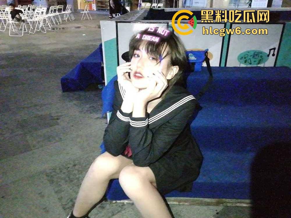 牛奶灌逼电击玩法炸裂上线,JK制服骚妹被逼里灌满牛奶吊起来玩电,奶水顺着腿狂流,全程骚叫浪到突破天际!-3