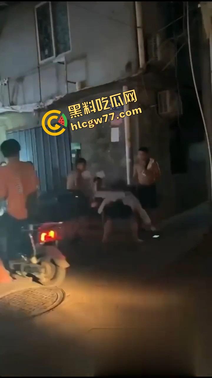 群友嫖完不给钱专挑奶子大的玩 160日了爽翻还想跑路？你当自己是啥 开完坦克还想跑！-9