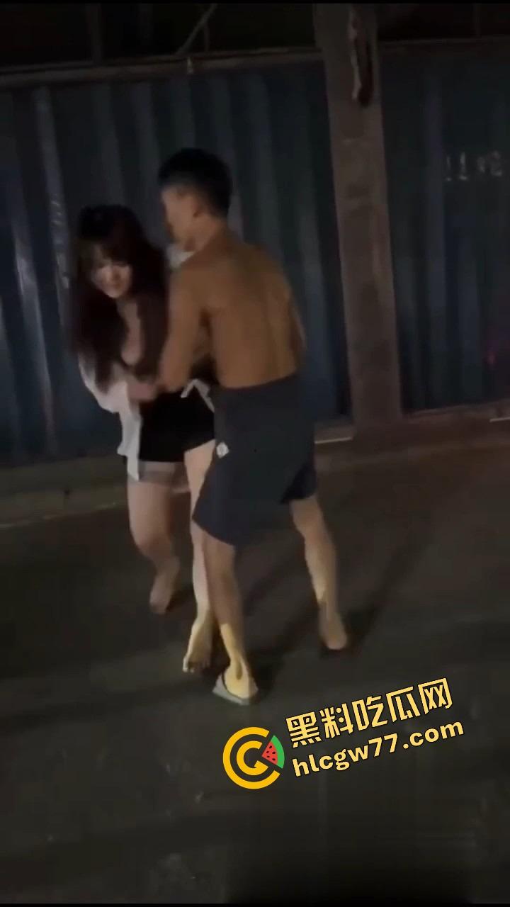 群友嫖完不给钱专挑奶子大的玩 160日了爽翻还想跑路？你当自己是啥 开完坦克还想跑！-14