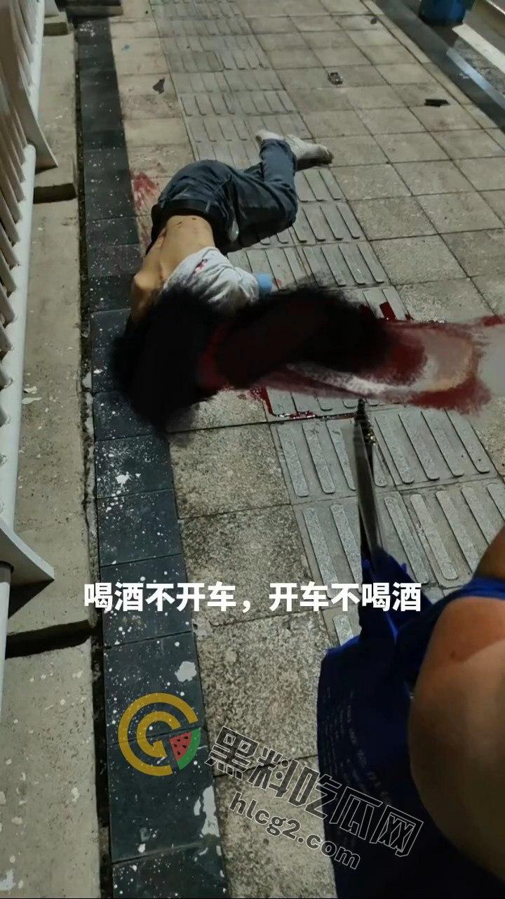 重庆悲剧！21岁外卖小哥电动车没电等救援被撞身亡，肇事司机逃逸后被抓-3