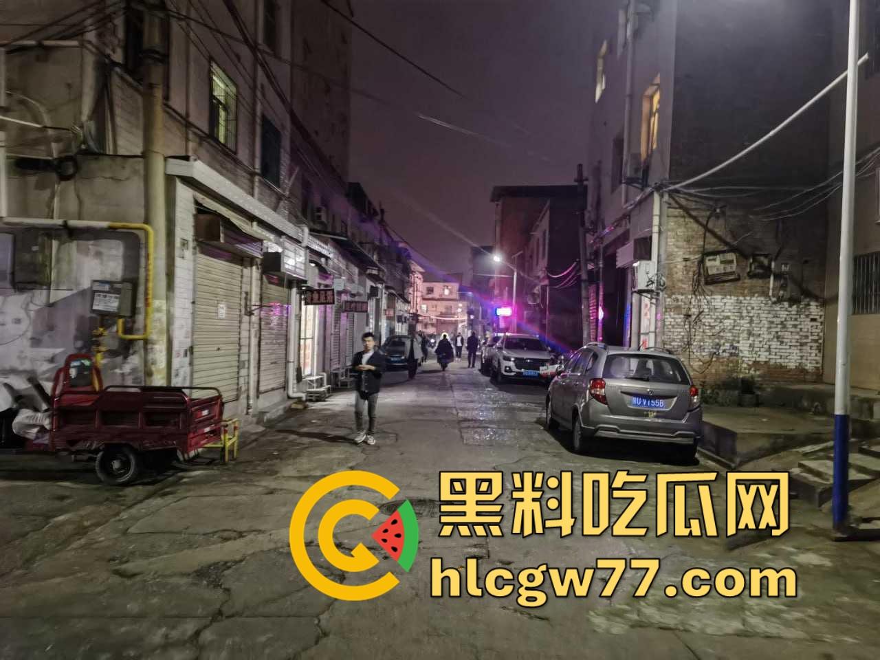 踏马是个人才啊，拿鱼换炮！两个钓鱼佬拿钓的鱼去找街边快餐店换炮，还真被他换到了！-7