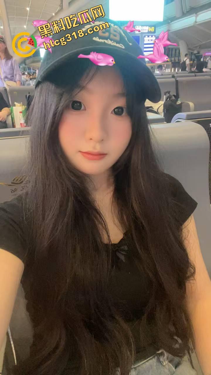 姐妹花双飞终于圆梦，老婆喝多睡死一边，小姨子主动骑上来床上偷偷操，全程肉香淫水横飞！-4