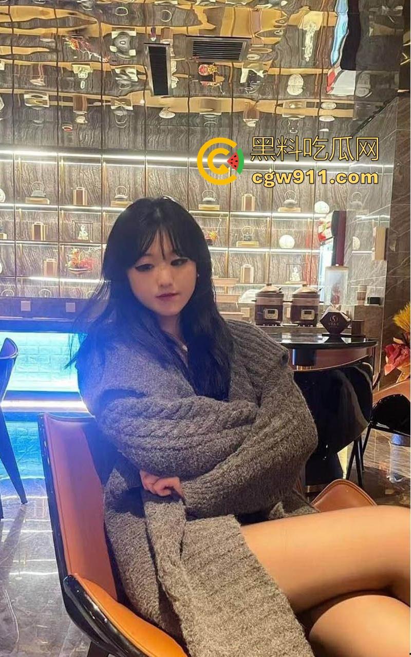 重庆工商大学可爱小萝莉【李嘉雯】与男友激情床战视频曝光，无套狠操骚穴，深喉口交浓精灌嘴，骚得一批！-1