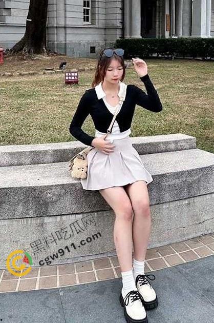 广东师范大学【唐蓉慧】：清纯外表掩盖惊人巨浪，奶大腿长揉奶自慰供金主欣赏，粉嫩骚穴，诱人至深-3