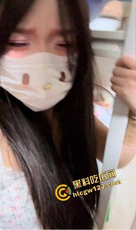 海角乱伦大神 爱吃雪糕啊 亲哥哥半夜帮我煮面吃 我蹲着吃他下面鸡巴！-5