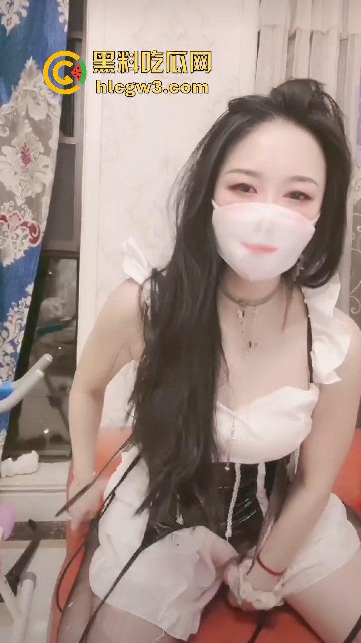 抖音网红『雅儿姐』直播玩重口 ，牛仔裤户外喷尿变喷泉，高潮喷水带屎上演离谱翻车，被超管现场拉闸！-5