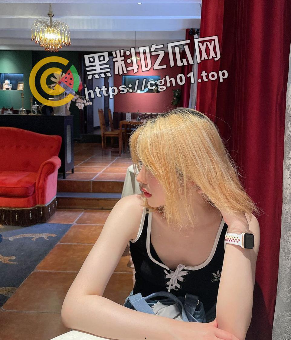 海南粉色头发精神小妹被流出 小穴比头发还粉嫩  浪叫着喷水把床单打湿-3