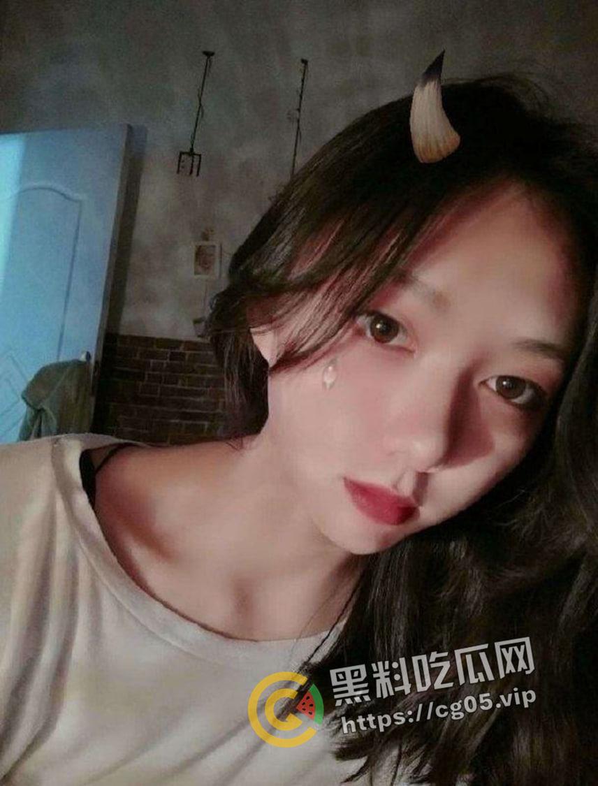 台湾海洋大学台妹被男友流出私密视频 叫床嗲到人都酥了 被粗壮男友干到都快哭了-4