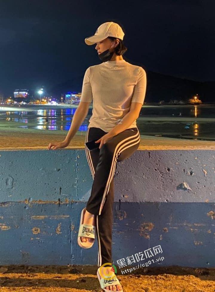 南韩气质空姐 和前男友用facetime 1对1隔着视频自慰一起高潮 遭渣男友录屏  因手机遗失不雅视频流出-2