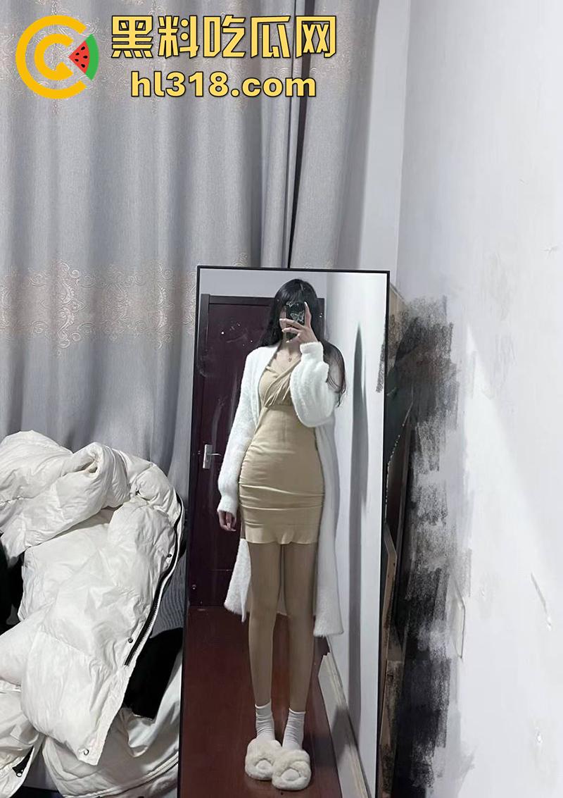 青岛反差母狗【刘子萱】，175cm的极品炮架子，逆天大长腿极致性感，小骚逼被男友操黑后还被曝光-5