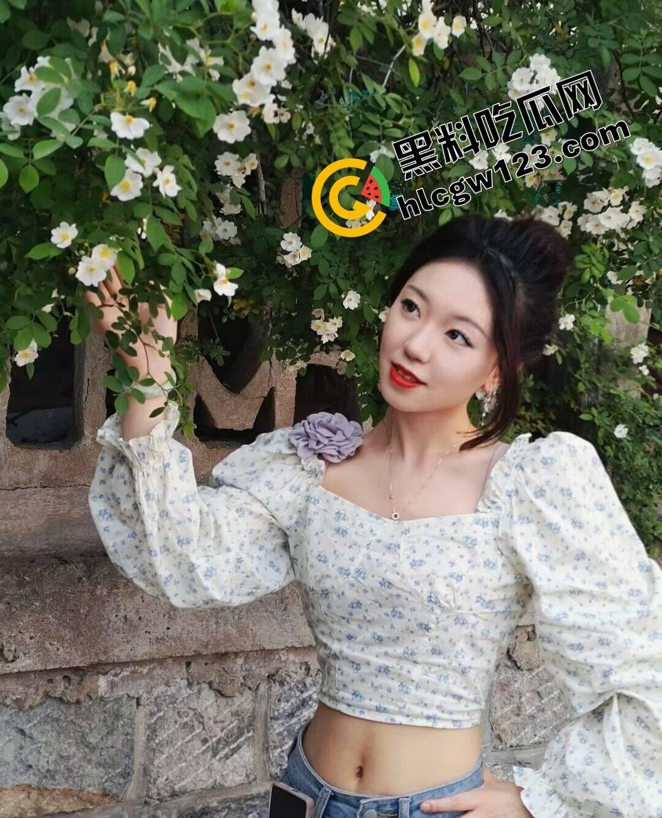 直播答题翻车名场面，主播妹子刚喊正能量 粉丝连麦天苍苍野茫茫，我的鸡巴比较长！这是人说的话？-4