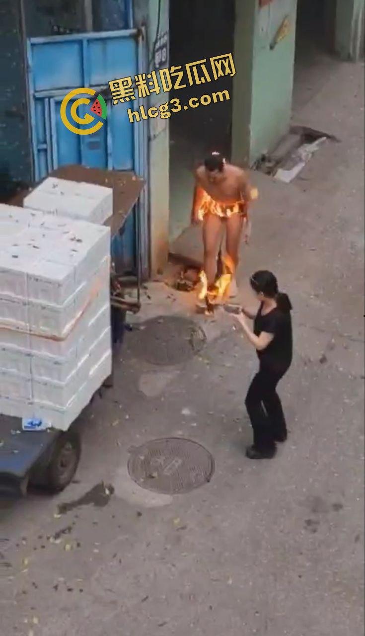 广州白云一仓库燃爆！火舌肆虐 浓烟滚滚 惊现小火人 致5人受伤！-4