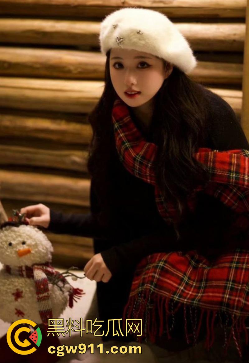 南京艺术学院舞蹈生【江梦研】，背着男友偷情大屌体育生，纤细的身体被粗大鸡巴爆操抽插，这身材真诱人啊！-5