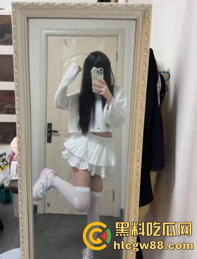 抖音高颜值嫩妹【袁帅】极品身材性感学生妹 私下兼职做骚鸡 1V1裸聊视频流出 内容炸裂！-5