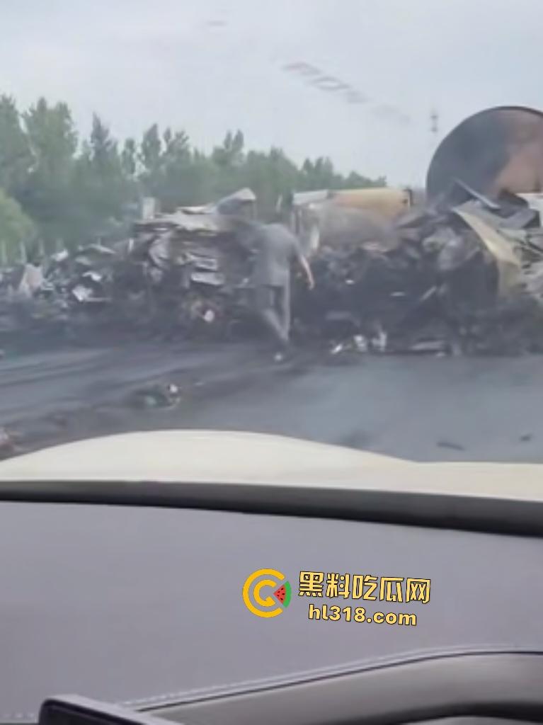 京哈高速四平段凌晨突发车祸！大货车油罐车猛撞起火，网友高速竟限速80真害人！-5