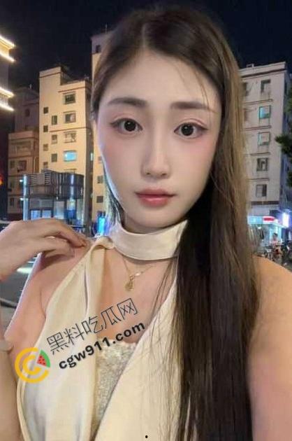 叔嫂乱伦！偷情不锁门叫床被表妹发现，对镜跪舔，后入内射，精液喂进嘴里，淫荡乱伦激情无限-3