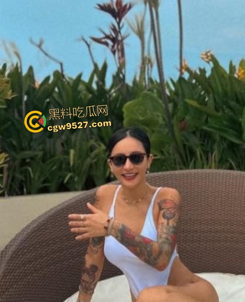 42万粉潜水教练【梁云菲】，因要会员续费，不得不贡献身体，被操得表情很难受，潜水多了逼太紧？-2