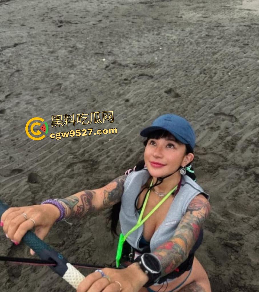 42万粉潜水教练【梁云菲】，因要会员续费，不得不贡献身体，被操得表情很难受，潜水多了逼太紧？-4