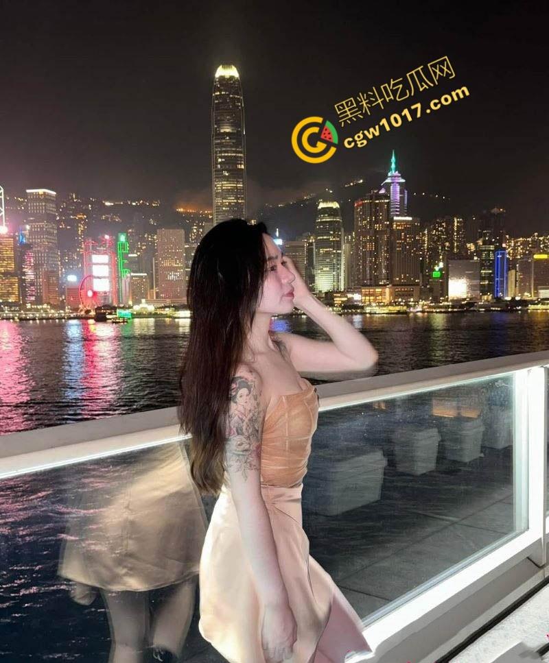 迷人小网红【Annie Lau】雪肤翘臀与龙蝶共舞！前男友报复泄露性爱视频，丰胸嫩穴尽显，网友惊呼“纹身狂野极品”！-2