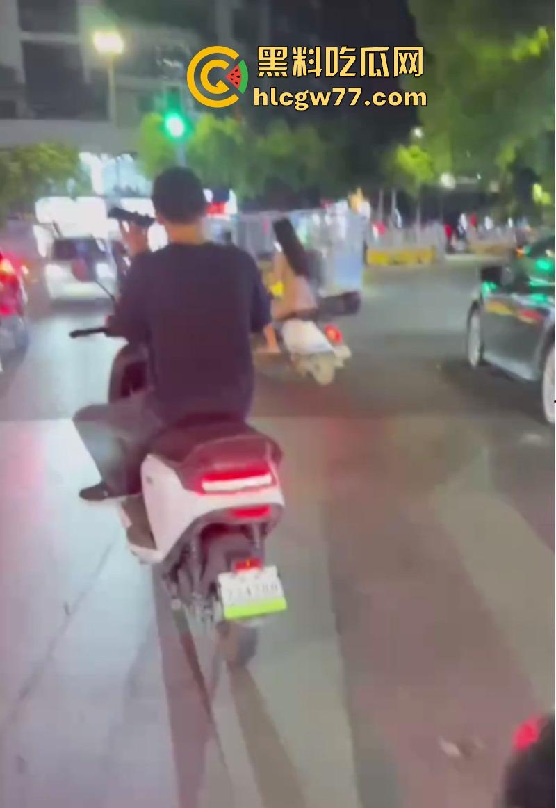 全网热瓜 潮汕大街惊现裸女 广东潮汕小仙女骑车突然停车把自己扒光全裸骑行!-8